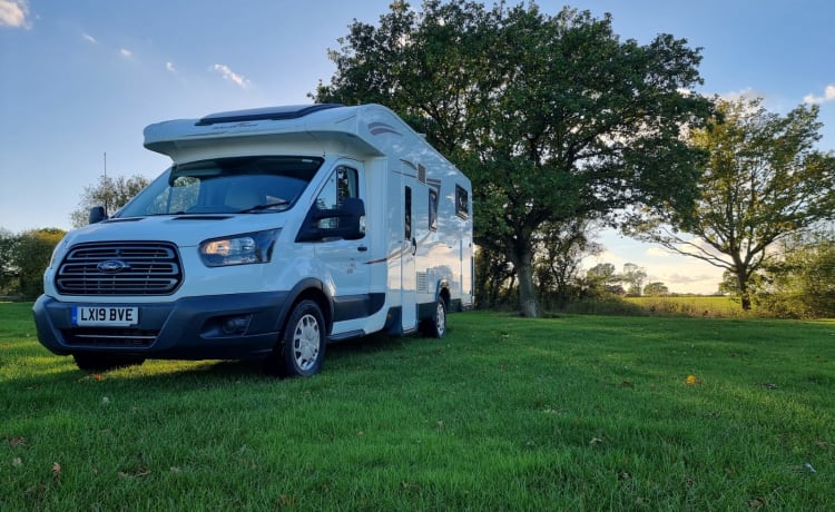 Rocky – 5 Berth "Rocky" Rollerteam Zefiro 685 - Camping-car familial parfait!