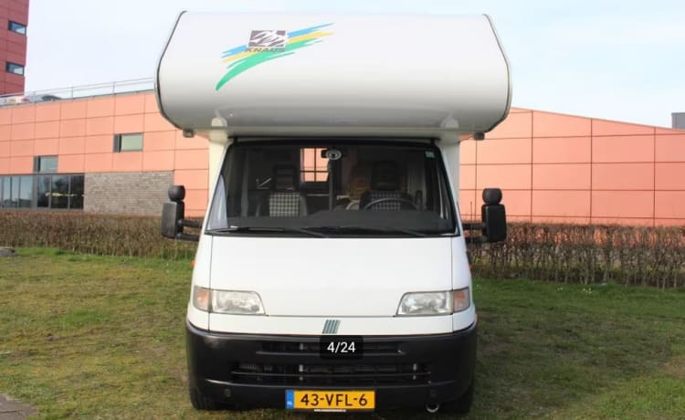 Schlankes KNAUS Traveller 4p, 5,5 m und doppelte Klimaanlage!