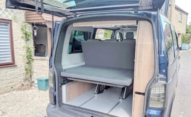 Campie – Perfekter Outdoor-Sportvan mit 4 Schlafplätzen, Oxfordshire