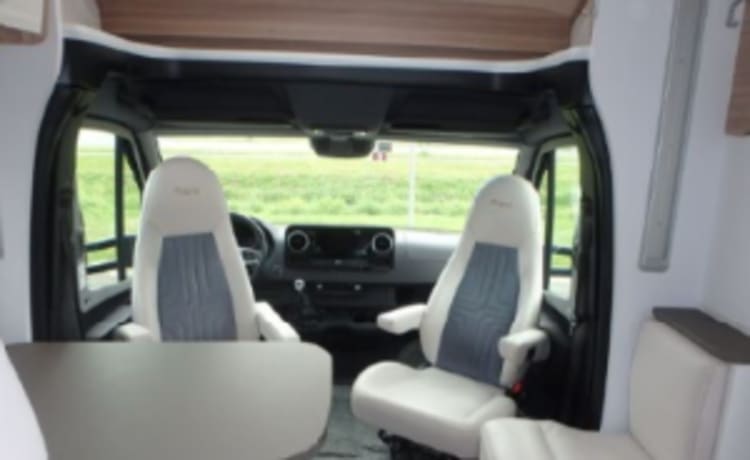 Integral very spacious camper Mercedes Burstner 2020