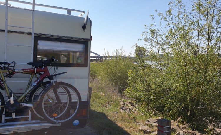 Cozy fresh vintage camper, self-sufficient and corona-proof