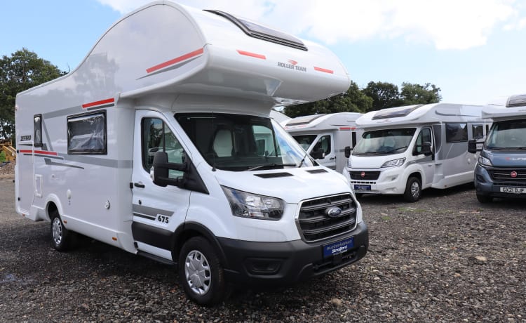 Zefiro 675  – 2022 Roller Team Zefiro 675 automatic 6 berth + 6 seatbelts 