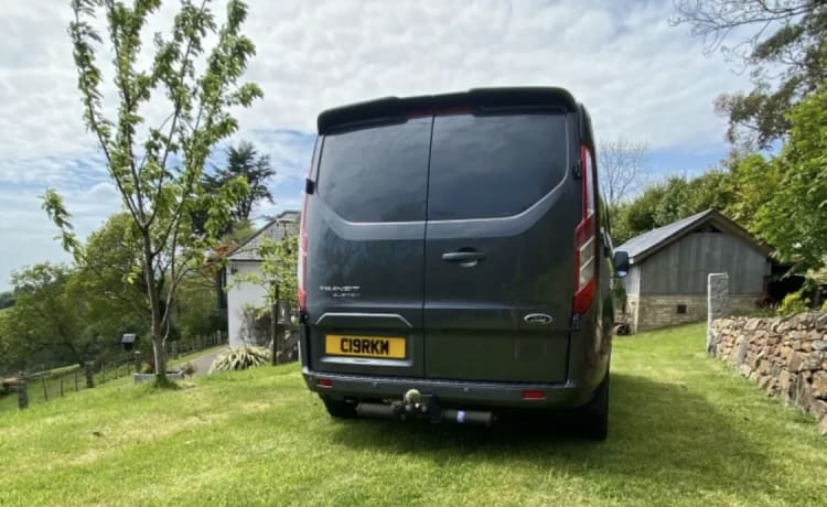 The Midlife Crisis – Robuster Ford Transit Custom Camper