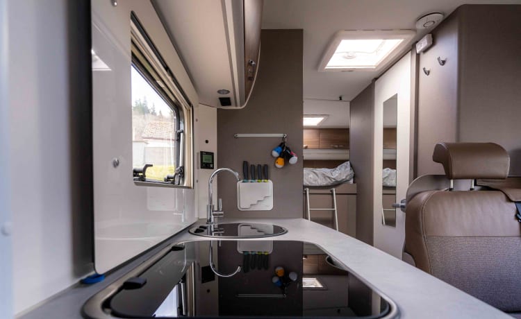 A7300DB – Etrusco 6 berth 5 seatbelts 2021. Automatic. 5G Internet. TV. Solar Panels.