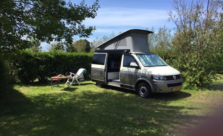 Volkswagen T5 Camperbus 4 persoons 