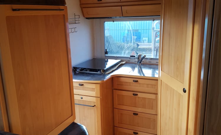 Geräumiger Hymer für 4-5 Personen (sehr geeignet für junge Familien)