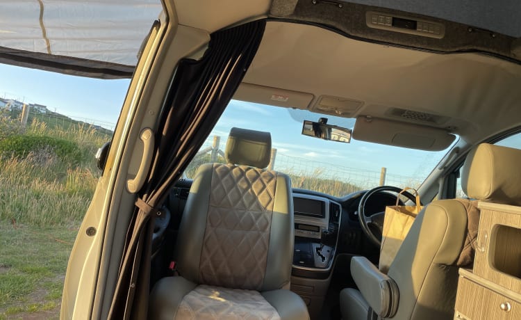 Costa del alphard  – Luxuriöser Toyota-Wohnmobil mit 4 Schlafplätzen