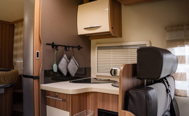 Luxe  4p camper – 4p Ford semi-integrated uit 2015