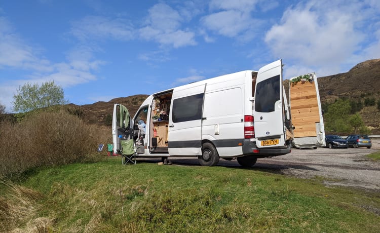 Maura the Boogy Wonder Van  – Überlegene Landyacht