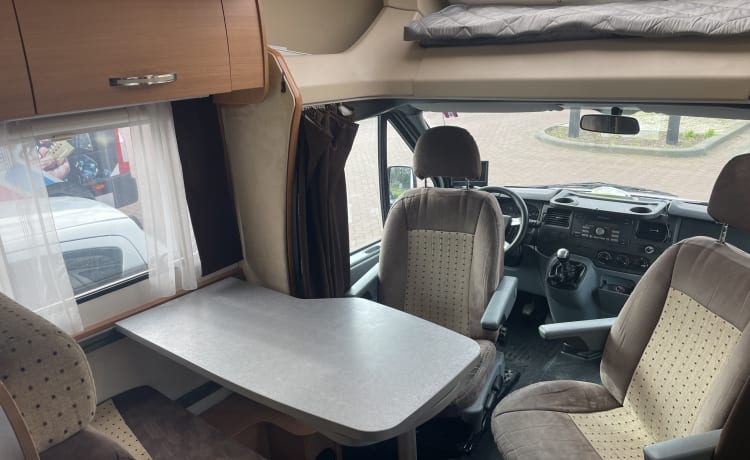 Semi-Integrated Camper for 4 people.