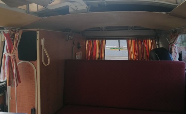 Bosley – 4 berth VW Baywindow bus from 1970