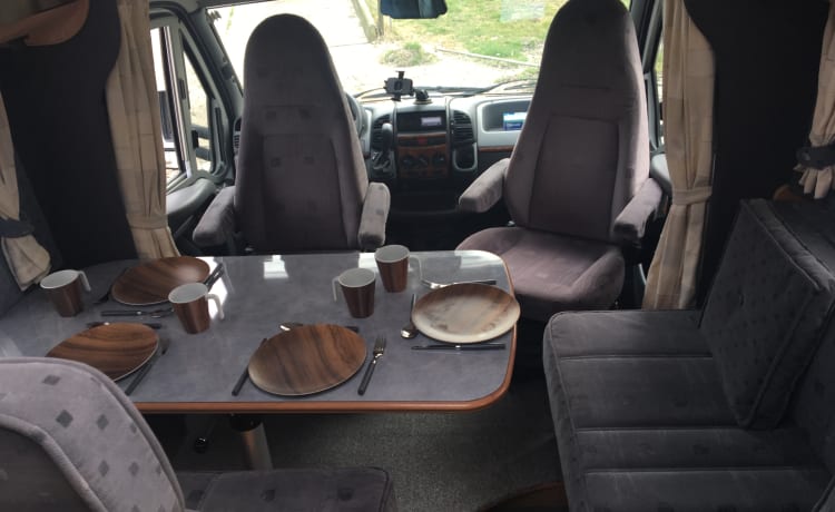 Camping-car familial Burstner 4 personnes.