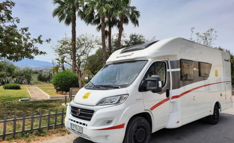 Camper4spain – 4p Sunlight Fiat semi-intégré 2020 Espagne, Malaga FLY AND DRIVE