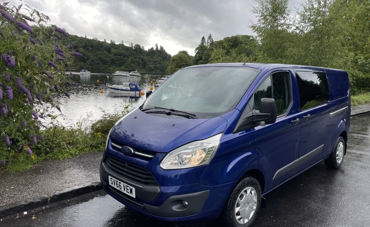 Transit Custom LWB - Cuisinez à l'intérieur ou à l'extérieur avec un espace de travail de cuisine coulissant !