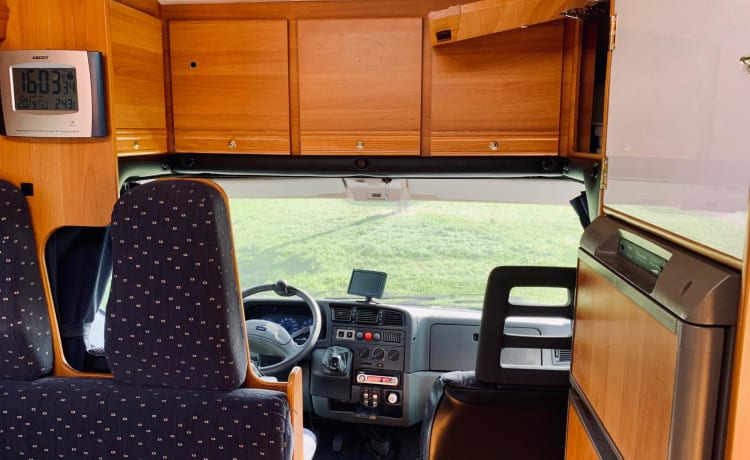 Onze trots – Camping-car spacieux semi-intégré avec 4 couchages