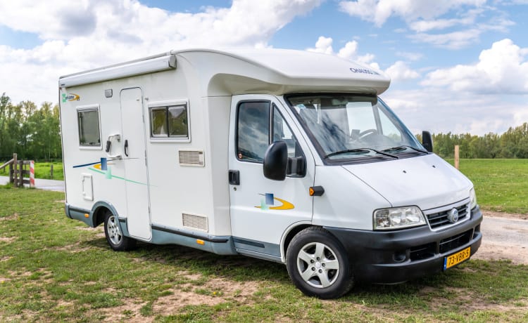 Compact semi-integrated motorhome