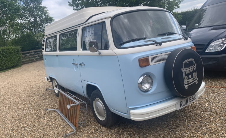 Betsy –  Classic VW Bay campervan Betsy 