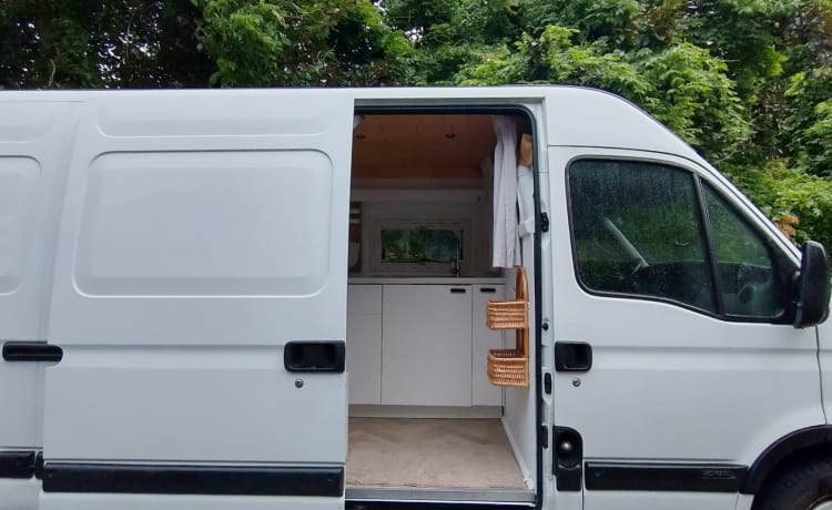 Deswadventure – Luxurious and Comfortable Campervan for Rent in Ghent