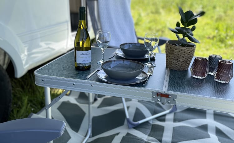 Luxuriöser Alkoven-Camper für sechs Personen von Sun Living – Queen A