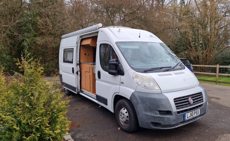 Max – 2/3 berth Fiat Ducato 2010 self contained with H&C water, shower and WC