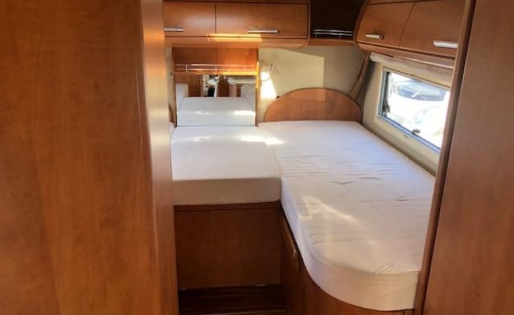 Luxe! 5 persoons Carthago Tourer integraal camper