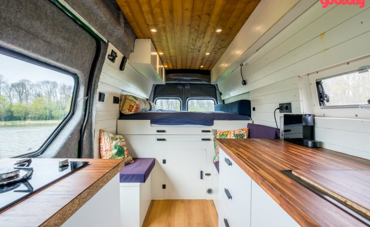 Renault automatic off-grid Camper fully equipped