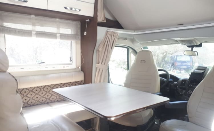 Arthur – Motorhome/tiny home to rent