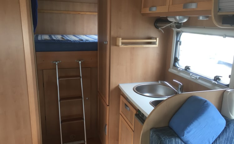 Lekker op avontuur in onze ruime twee-persoons camper.