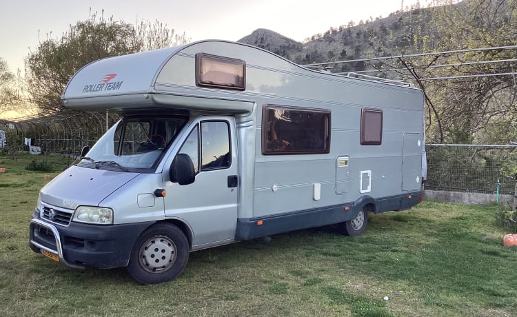 Very spacious camper Roller Team Granduca