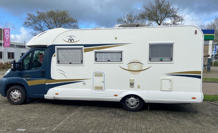 Hoogseizoen nog open  – Comfortable, spacious, neat camper with many options