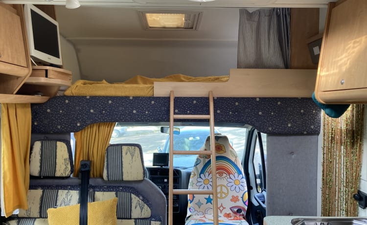 Little Miss Sunshine – Sonniger geräumiger Familiencamper mit Bett (6 Personen)