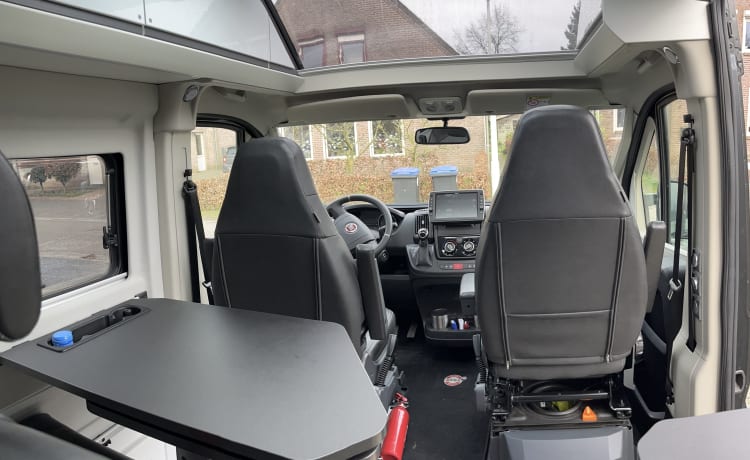 Fiat Adria 640 buscamper met grote garage en vast hefbed 