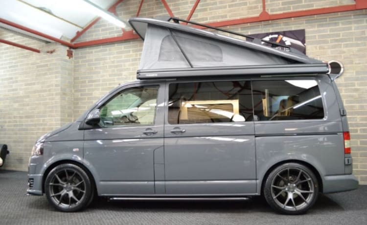 Camping-car de luxe VW T5 Sportline avec panneau solaire 160w