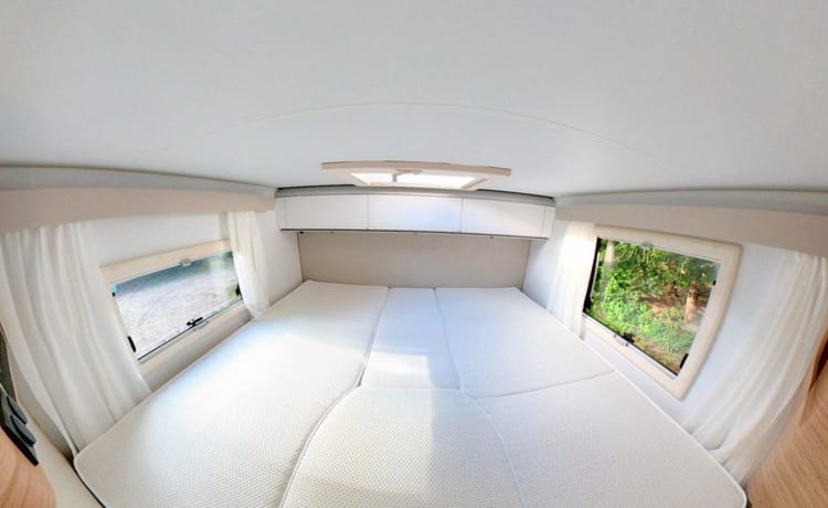 Coral suite on wheels – Luxe 2 personnes Adria Coral 650DL transmission automatique semi-intégrée à partir de 2022