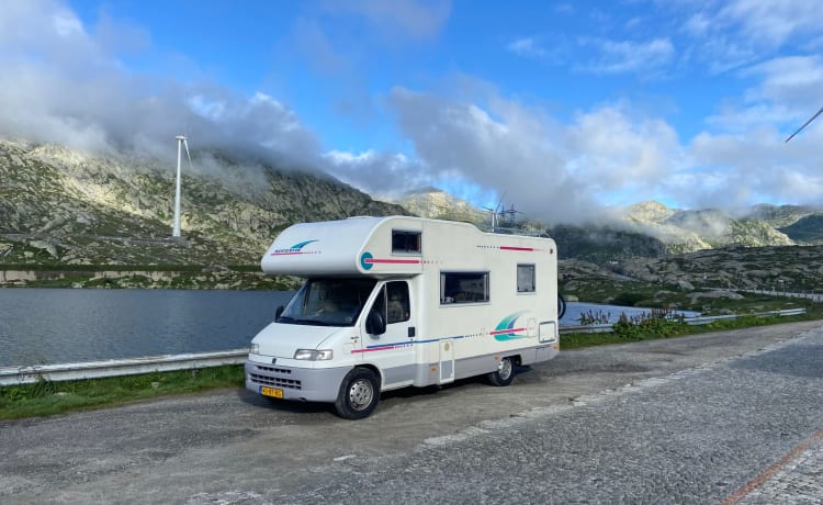 Camper alcova spazioso e confortevole