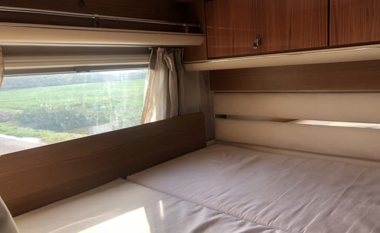 LUXE CAMPER – 4p Hymer integriert ab 2010