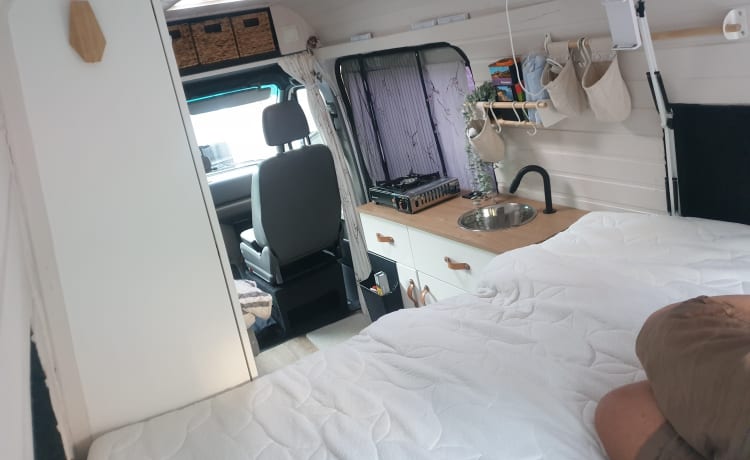 Jazzy – Volkswagen LT35 campervan from 2004, for 2 people