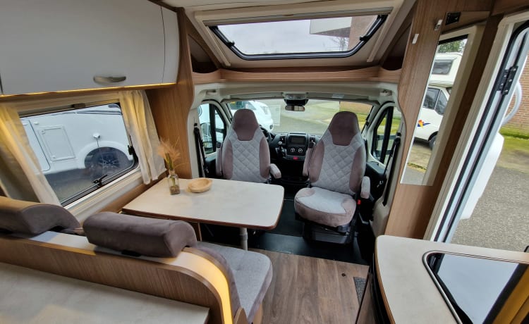 Carado T135 (1) - Compact and luxurious 2 person camper