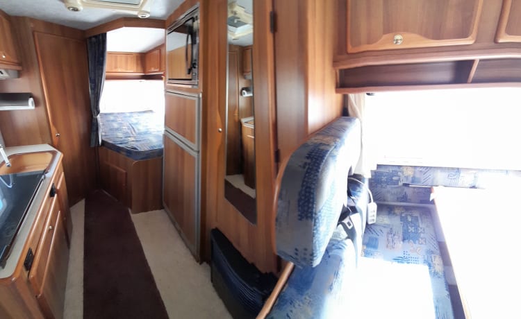 Biggie Waggie – Spacious Mercedes / Rimor 748 family camper