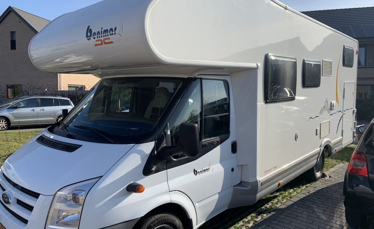 Bennie – Benimar Alkoven-Familiencamper - 5 Personen - Inklusive Inventar und Versicherung