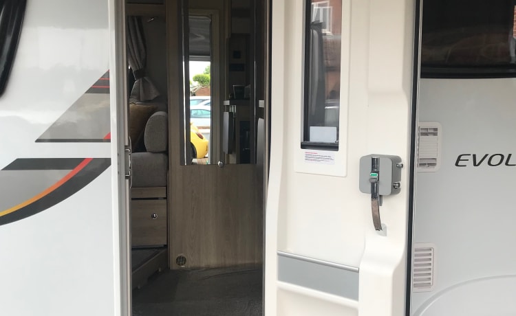 Fabulous 4 Berth Motorhome. Perfect for couples,brilliant for 4