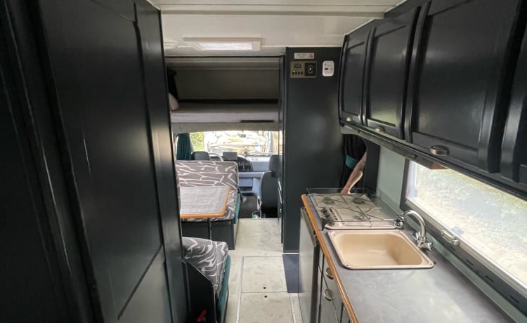 Happy Camper – Luxury self-sufficient family camper (incl. insurance)