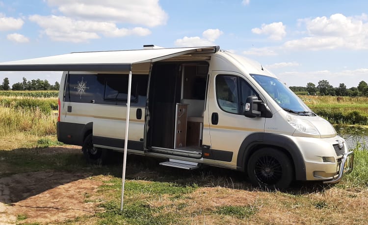 Travelcar – Beau bus de camping-car moderne et cool pour 2 personnes