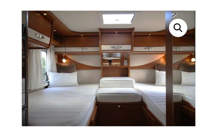 Golden Moments Getaway – Royale chique Hymer voor twee personen, liner for two, automaat