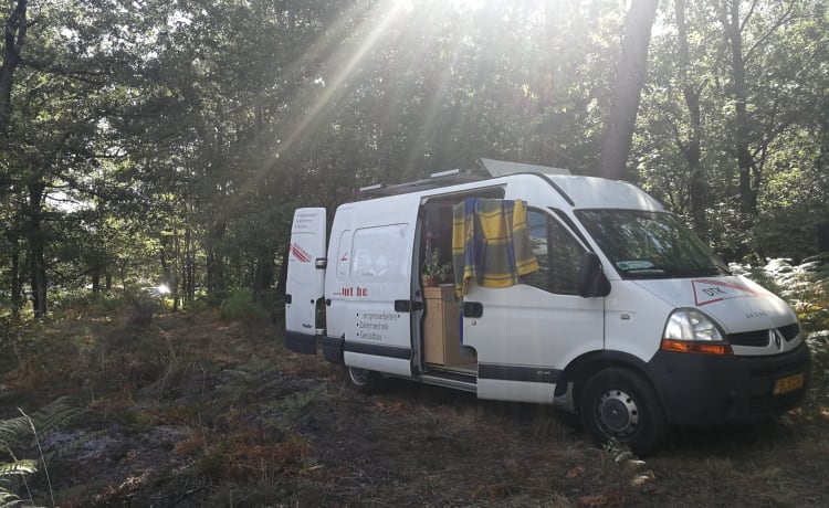 Lakshmi – Renault Master Dachdecker Undercover -Traum