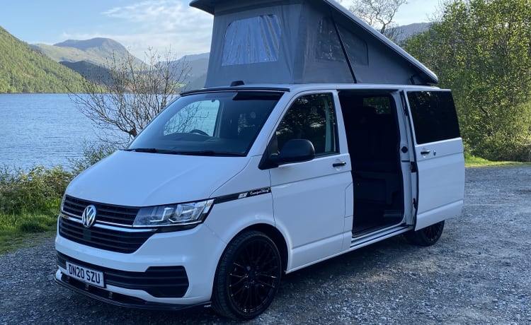 Nieuwe professionele ombouw Volkswagen campervan met 4 slaapplaatsen