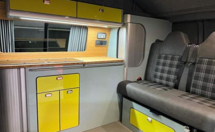 Daisy – 4 persoons Volkswagen Camper Van (nieuw omgebouwd 2022)