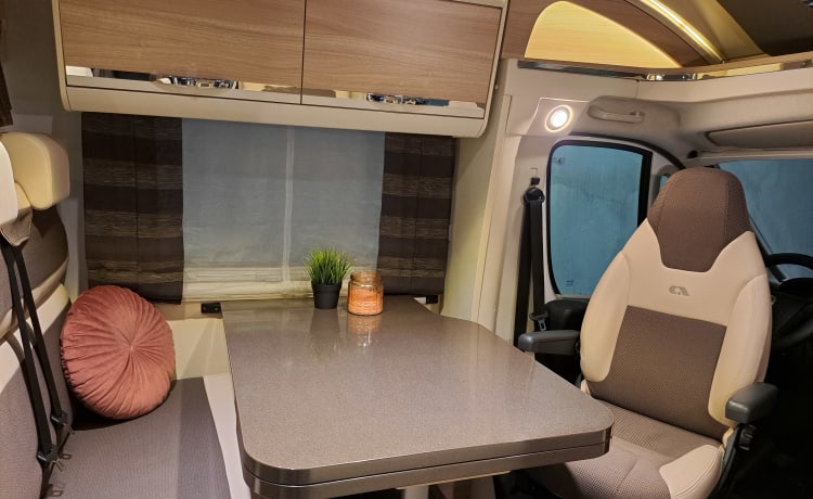 Luxury 4p Adria Matrix from 2015 with automatic level system