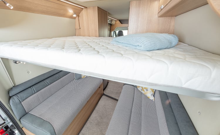 Camper modello 2023 2-4 posti letto ingannevolmente spazioso