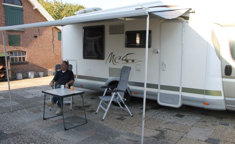 Super mooie Mc Louis 4 persoons camper met diverse extra's